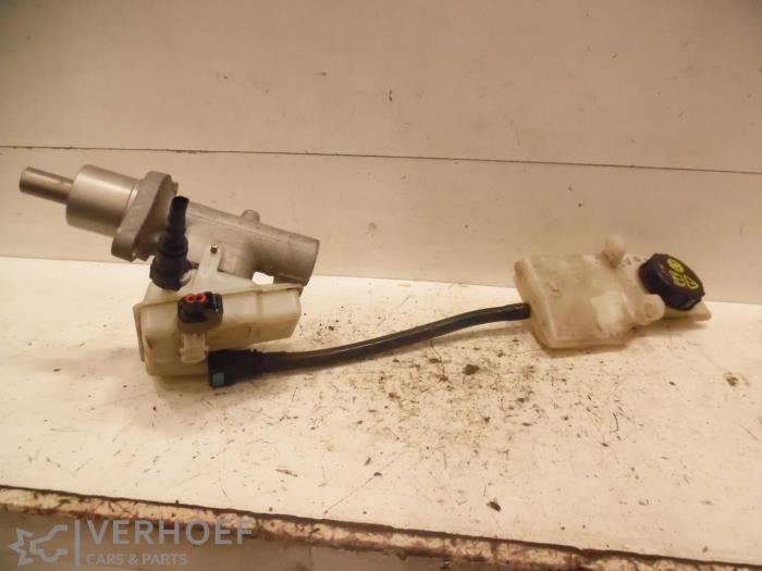 Gebruikte Hoofdremcilinder Ford C-Max (DM2) 1.8 16V Flexifuel Prijs op aanvraag aangeboden door Verhoef Cars & Parts