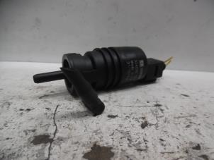 Gebruikte Ruitensproeierpomp voor Suzuki Swift (ZA/ZC/ZD) 1.2 16V Prijs € 20,00 Margeregeling aangeboden door Verhoef Cars & Parts