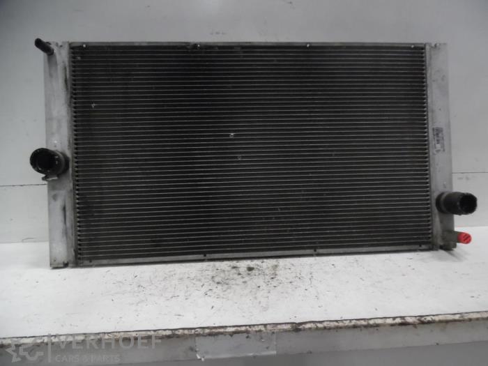 Gebruikte Radiateur Volvo V50 (MW) 2.4 20V Prijs € 50,00 Margeregeling aangeboden door Verhoef Cars & Parts