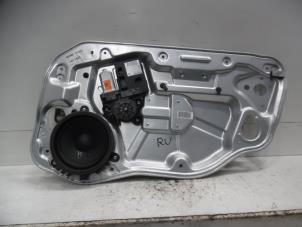 Gebruikte Ruitmechaniek 4Deurs rechts-voor Volvo V50 (MW) 2.4 20V Prijs op aanvraag aangeboden door Verhoef Cars & Parts