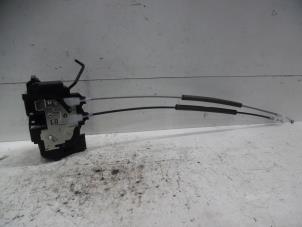 Gebruikte Deurslot Mechaniek 4Deurs links-achter Hyundai i20 1.2i 16V Prijs € 75,00 Margeregeling aangeboden door Verhoef Cars & Parts