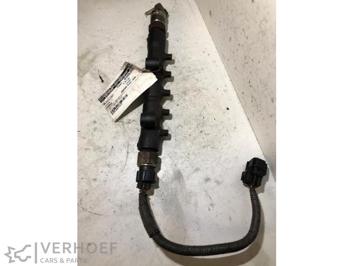 Gebruikte Verstuiver brug Toyota Avensis Wagon (T25/B1E) 2.0 16V D-4D Prijs € 150,00 Margeregeling aangeboden door Verhoef Cars & Parts