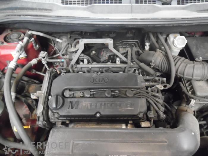 Gebruikte Motor Kia Carens II (FJ) 1.6i 16V Prijs op aanvraag aangeboden door Verhoef Cars & Parts