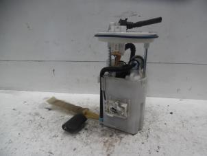 Gebruikte Benzinepomp Kia Carens III (FG) 2.0i CVVT 16V Prijs op aanvraag aangeboden door Verhoef Cars & Parts