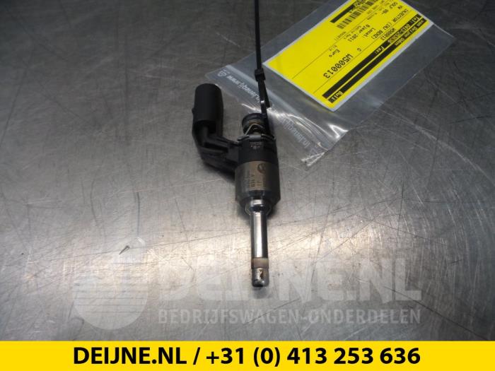 Injector (benzine injectie) - Volkswagen Golf