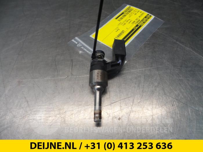 Injector (benzine injectie) - Volkswagen Golf