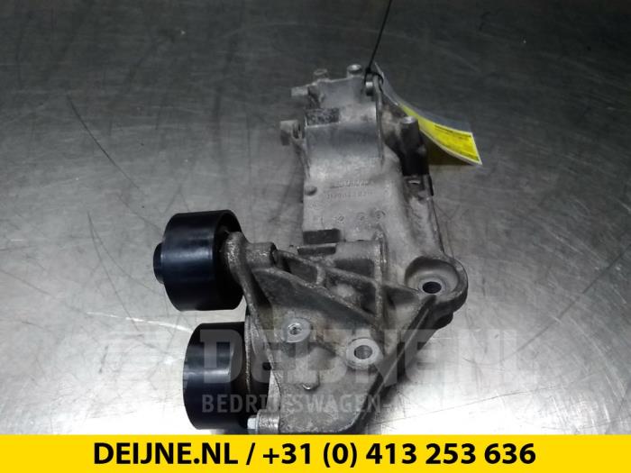 Dynamosteun boven - Renault Master