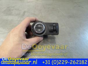 Gebruikte Licht Schakelaar Opel Cascada 1.6 SIDI Eco Turbo 16V Prijs € 29,99 Margeregeling aangeboden door Autodemontagebedrijf De Ooyevaar