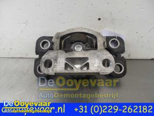 Gebruikte Versnellingsbak Steun Landrover Freelander II 2.2 td4 16V Prijs € 29,99 Margeregeling aangeboden door Autodemontagebedrijf De Ooyevaar