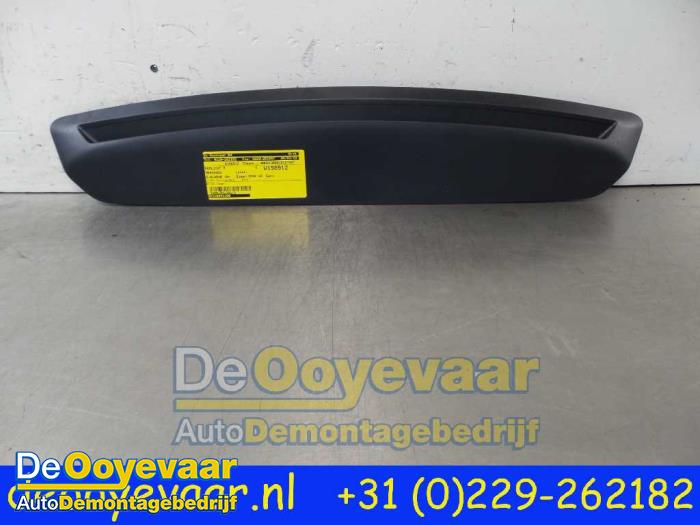 Gebruikte Remlicht Extra midden Mercedes E (W213) E-220d 2.0 Turbo 16V Prijs € 15,00 Margeregeling aangeboden door Autodemontagebedrijf De Ooyevaar