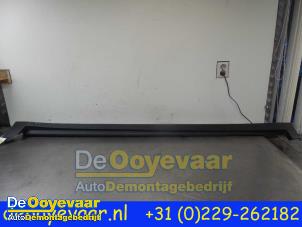 Gebruikte Sideskirt rechts Opel Ampera-e Ampera-e Prijs € 74,99 Margeregeling aangeboden door Autodemontagebedrijf De Ooyevaar