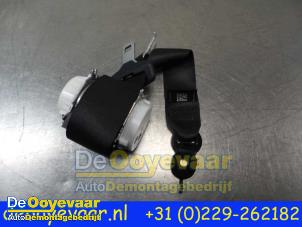 Gebruikte Veiligheidsgordel rechts-achter BMW 7 serie (F01/02/03/04) 740d xDrive 24V Prijs € 39,99 Margeregeling aangeboden door Autodemontagebedrijf De Ooyevaar