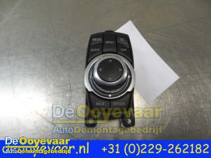 Gebruikte Radio BMW 7 serie (F01/02/03/04) 740d xDrive 24V Prijs € 64,99 Margeregeling aangeboden door Autodemontagebedrijf De Ooyevaar