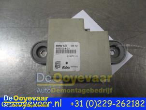 Gebruikte Antenne Versterker BMW 7 serie (F01/02/03/04) 740d xDrive 24V Prijs € 9,99 Margeregeling aangeboden door Autodemontagebedrijf De Ooyevaar