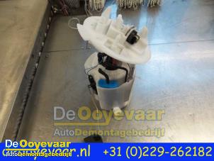 Gebruikte Benzinepomp Mercedes C (W205) C-200 2.0 CGI 16V Prijs € 69,99 Margeregeling aangeboden door Autodemontagebedrijf De Ooyevaar