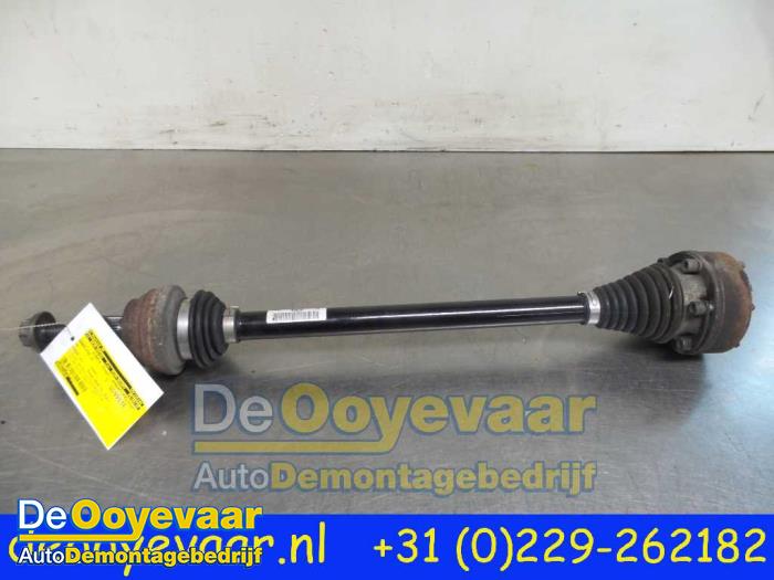 Gebruikte Aandrijfas links-achter Volkswagen Passat Variant (3G5) 2.0 TDI BiTurbo 16V 4Motion Prijs € 39,99 Margeregeling aangeboden door Autodemontagebedrijf De Ooyevaar