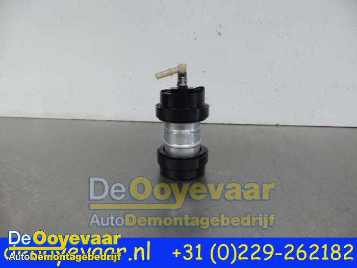Gebruikte Tank element Pomp Mercedes S (W221) 3.0 S-320 CDI 24V Prijs € 49,99 Margeregeling aangeboden door Autodemontagebedrijf De Ooyevaar