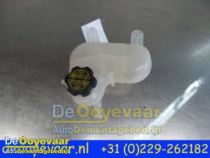 Gebruikte Koelvloeistof Reservoir Opel Karl 1.0 12V Prijs € 14,99 Margeregeling aangeboden door Autodemontagebedrijf De Ooyevaar