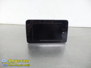 Gebruikte Display Interieur Mercedes C Estate (S205) C-200 2.0 CGI 16V Prijs € 69,99 Margeregeling aangeboden door Autodemontagebedrijf De Ooyevaar