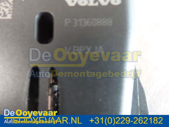 Regensensor van een Volvo V40 (MV) 1.5 T2 16V Geartronic 2019