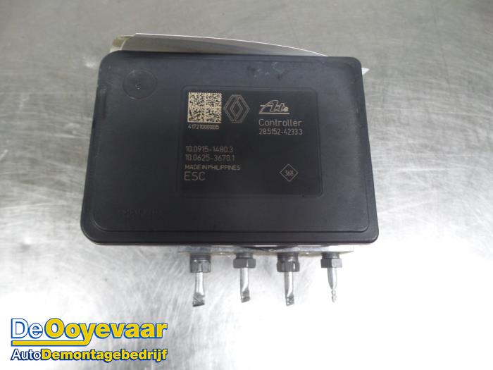 Gebruikte ABS Pomp Renault Megane IV (RFBB) 1.2 Energy TCE 100 Prijs € 29,99 Margeregeling aangeboden door Autodemontagebedrijf De Ooyevaar
