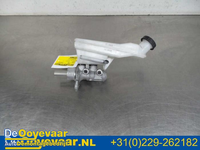 Gebruikte Hoofdremcilinder Mercedes CLA (117.3) 1.6 CLA-180 16V Prijs € 25,00 Margeregeling aangeboden door Autodemontagebedrijf De Ooyevaar