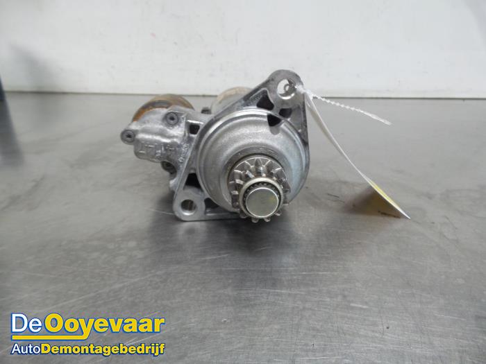 Startmotor van een Mercedes-Benz GLA (156.9) 2.0 45 AMG Turbo 16V 2015