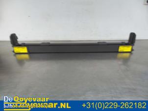 Gebruikte Dekzeil Bagageruimte Porsche Panamera (970) 3.0 D V6 24V Prijs € 69,99 Margeregeling aangeboden door Autodemontagebedrijf De Ooyevaar