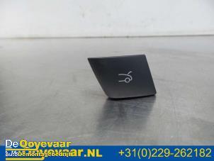 Gebruikte Schakelaar achterklep Citroen DS5 (KD/KF) 2.0 HDiF 160 16V Prijs € 24,98 Margeregeling aangeboden door Autodemontagebedrijf De Ooyevaar