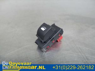 Gebruikte Schakelaar Elektrisch Raam Citroen DS5 (KD/KF) 2.0 HDiF 160 16V Prijs € 19,99 Margeregeling aangeboden door Autodemontagebedrijf De Ooyevaar
