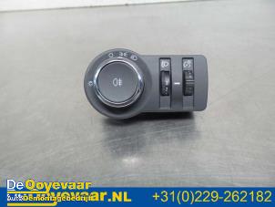 Gebruikte Schakelaar Licht Opel Karl 1.0 12V Prijs € 24,99 Margeregeling aangeboden door Autodemontagebedrijf De Ooyevaar