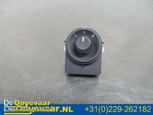 Gebruikte Schakelaar Spiegel Opel Karl 1.0 12V Prijs € 14,99 Margeregeling aangeboden door Autodemontagebedrijf De Ooyevaar