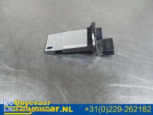 Gebruikte Luchtmassameter Opel Karl 1.0 12V Prijs € 14,99 Margeregeling aangeboden door Autodemontagebedrijf De Ooyevaar