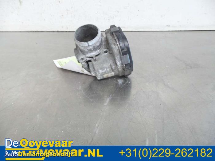 Gasklephuis van een Ford Focus 3 Wagon 1.6 TDCi 2012