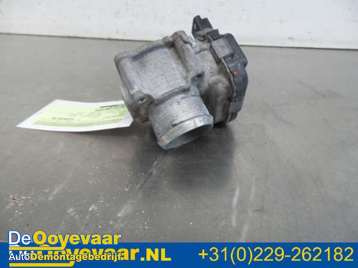 Gasklephuis van een Ford Focus 3 Wagon 1.6 TDCi 2012