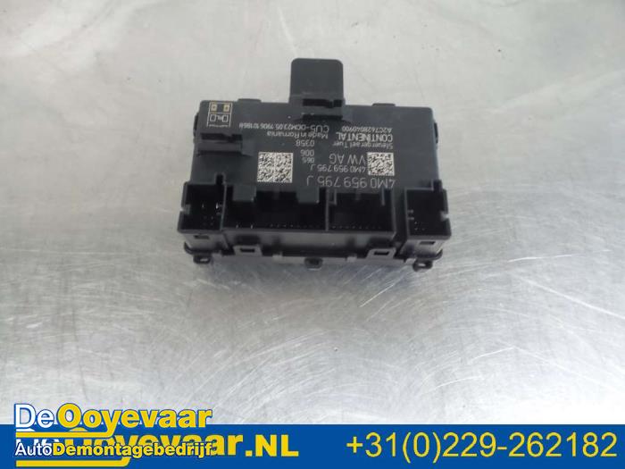 Gebruikte Central electronic module Audi e-tron (GEN) 55 quattro Prijs € 29,99 Margeregeling aangeboden door Autodemontagebedrijf De Ooyevaar