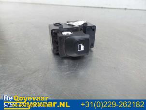 Gebruikte Ruit schakelaar elektrisch Kia Picanto (JA) 1.0 12V Prijs € 5,00 Margeregeling aangeboden door Autodemontagebedrijf De Ooyevaar
