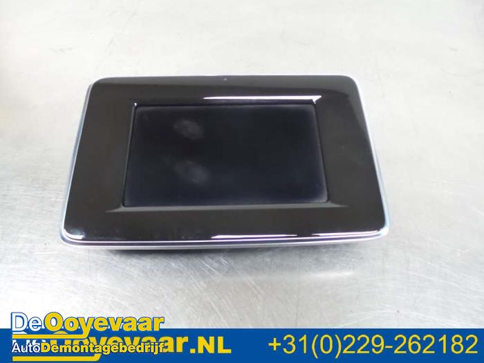 Gebruikte Display Interieur Mercedes CLA (117.3) 1.6 CLA-180 16V Prijs € 49,99 Margeregeling aangeboden door Autodemontagebedrijf De Ooyevaar