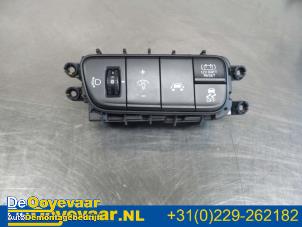 Gebruikte Schakelaar ESP Kia Niro I (DE) 1.6 GDI Hybrid Prijs € 59,98 Margeregeling aangeboden door Autodemontagebedrijf De Ooyevaar