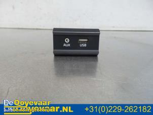 Gebruikte AUX/USB aansluiting Kia Picanto (JA) 1.0 12V Prijs € 19,99 Margeregeling aangeboden door Autodemontagebedrijf De Ooyevaar