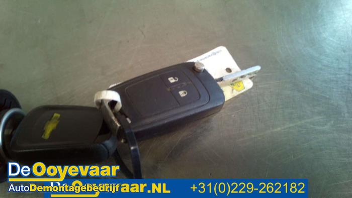 Kontaktslot+Sleutel van een Daewoo Aveo 1.3 D 16V 2012