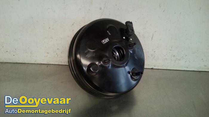 Gebruikte Rembekrachtiger Honda Jazz (GK/GP) 1.3 -i-VTEC 16V Prijs € 39,99 Margeregeling aangeboden door Autodemontagebedrijf De Ooyevaar