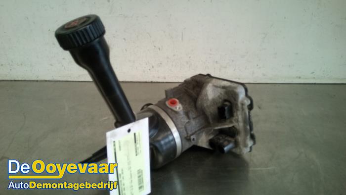Gebruikte Pomp Servo Peugeot 308 SW (4E/H) 1.6 VTI 16V Prijs € 29,99 Margeregeling aangeboden door Autodemontagebedrijf De Ooyevaar