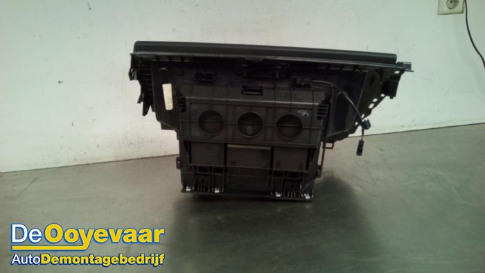 Dashboardkastje van een Land Rover Range Rover Evoque (LVJ/LVS) 2.2 SD4 16V 2012