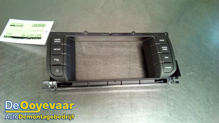 Navigatie bedienings paneel van een Land Rover Range Rover Evoque (LVJ/LVS) 2.2 SD4 16V 2012