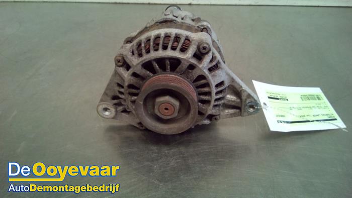 Dynamo van een Mitsubishi Lancer Wagon (CS/CT) 1.6 16V 2004