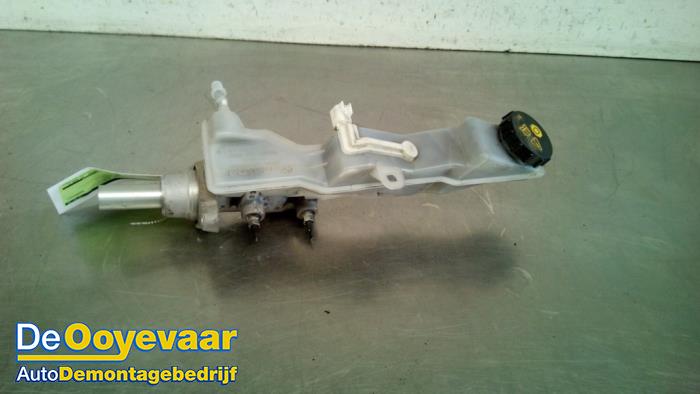 Gebruikte Hoofdremcilinder Mazda CX-5 I (KE,GH) 2.2 Skyactiv D 16V 4WD Prijs € 29,99 Margeregeling aangeboden door Autodemontagebedrijf De Ooyevaar
