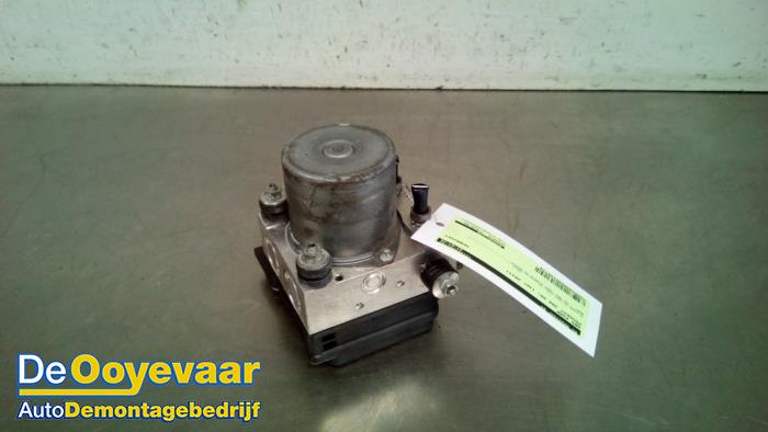 Gebruikte ABS Pomp Peugeot 308 SW (4E/H) 2.0 HDiF 16V GT Autom. Prijs € 49,99 Margeregeling aangeboden door Autodemontagebedrijf De Ooyevaar
