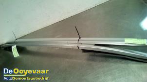 Gebruikte Dakrail set Renault Clio IV Estate/Grandtour (7R) 1.5 Energy dCi 90 FAP Prijs € 39,99 Margeregeling aangeboden door Autodemontagebedrijf De Ooyevaar