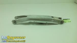 Gebruikte Draagarm onder rechts-achter Infiniti Q30 (H15) 1.5d Prijs € 15,00 Margeregeling aangeboden door Autodemontagebedrijf De Ooyevaar